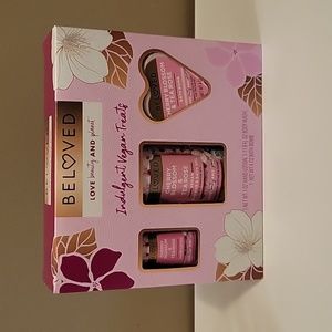 BeLoved Cherry Blossom & Tea Rose Bath & Body Gift Set